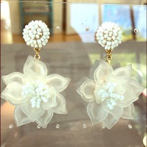 HANGING WHITE FLOWER EARRINGS!